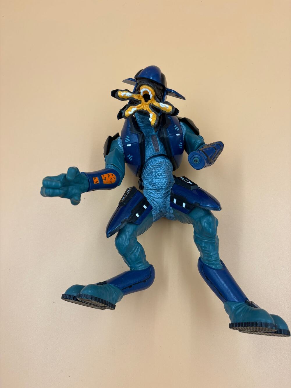 NECA Ultimate Alien Warrior (Blue) 7" Aliens Movie Action Figure NECA